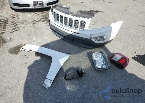 2017 Jeep Compass Sport z USA, uszkodzony, nr VIN 1C4NJDBB8HD142366